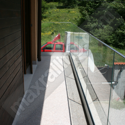 стъкло парапет